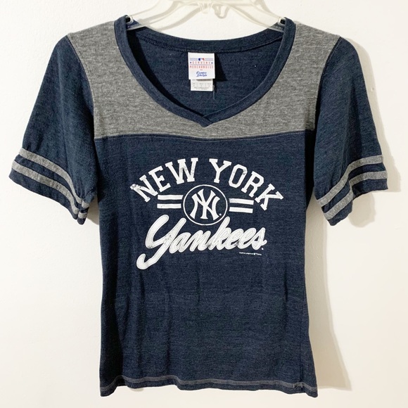 Genuine Merchandise New York Yankees V-neck Graphic Tee Two Toned Color Blocked - Picture 1 of 9